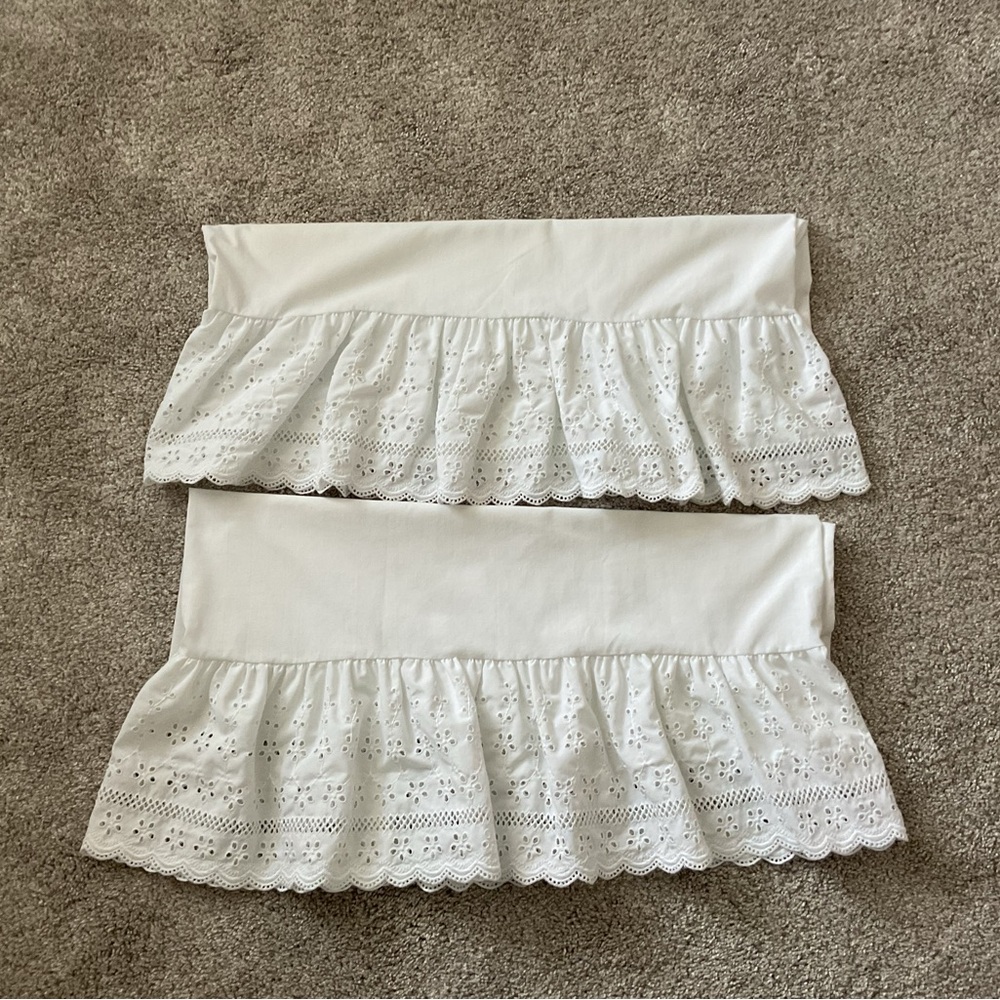 2 VTG Fieldcrest Pillowcases Eyelet Lace Trim Ruffle White Percale Standard USA